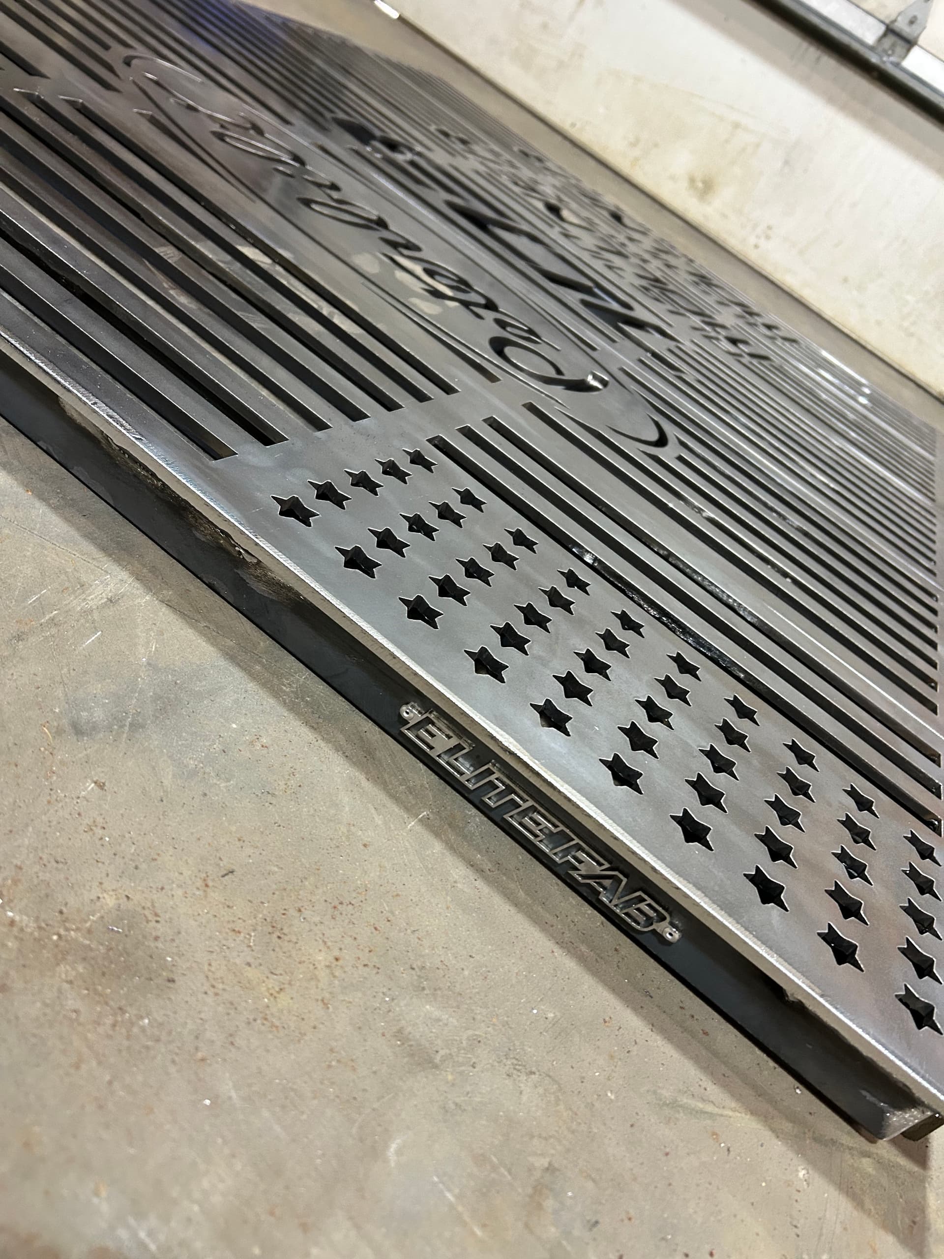 Gallery photos for Custom Peterbilt-Themed Floor Grates: Image #2