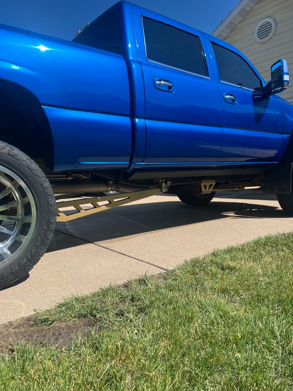 Poly Gold and Illusion Smurf Powder Coating on a Custom Truck Build image